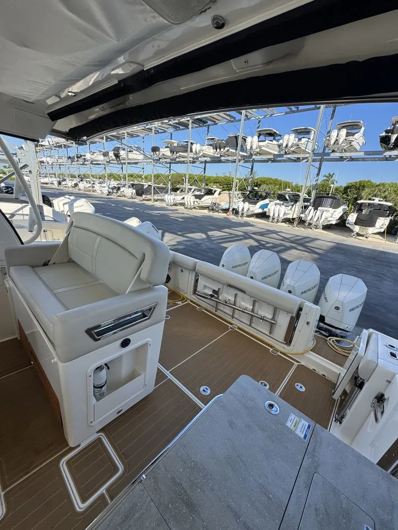 Slide: The Image of Boston Whaler 380 REALM 2022 - 7