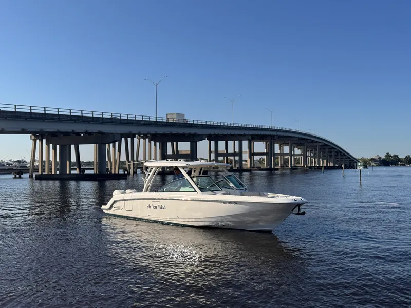 Slide: The Image of Boston Whaler 320 VANTAGE 2019 - 3