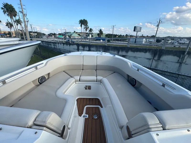 Slide: The Image of Boston Whaler 320 VANTAGE 2019 - 33