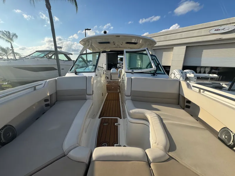 Slide: The Image of Boston Whaler 320 VANTAGE 2019 - 34