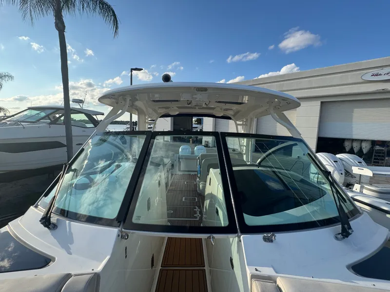 Slide: The Image of Boston Whaler 320 VANTAGE 2019 - 36