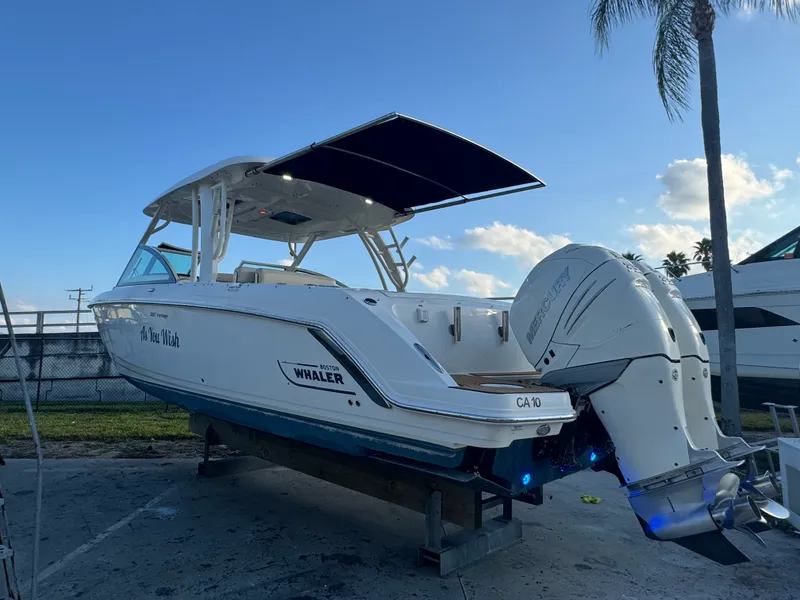 Slide: The Image of Boston Whaler 320 VANTAGE 2019 - 46