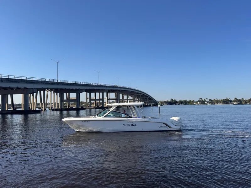 Slide: The Image of Boston Whaler 320 VANTAGE 2019 - 5