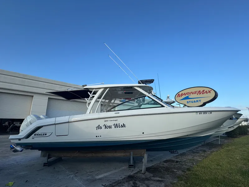 Slide: The Image of Boston Whaler 320 VANTAGE 2019 - 8