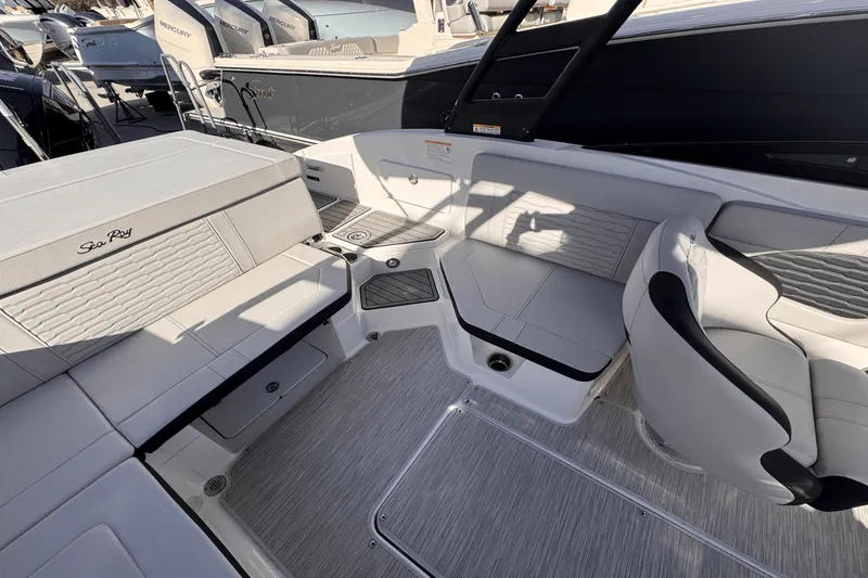 Slide: The Image of Sea Ray SPX 230 Outboard 2025 - 11