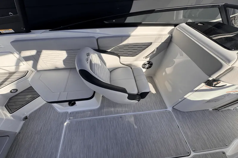 Slide: The Image of Sea Ray SPX 230 Outboard 2025 - 12