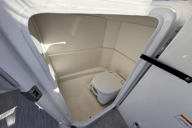 Slide: The Image of Sea Ray SPX 230 Outboard 2025 - 14