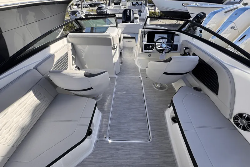 Slide: The Image of Sea Ray SPX 230 Outboard 2025 - 15