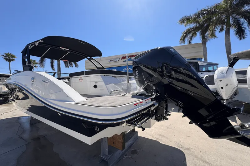 Slide: The Image of Sea Ray SPX 230 Outboard 2025 - 4