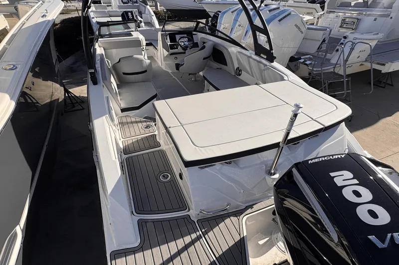 Slide: The Image of Sea Ray SPX 230 Outboard 2025 - 6