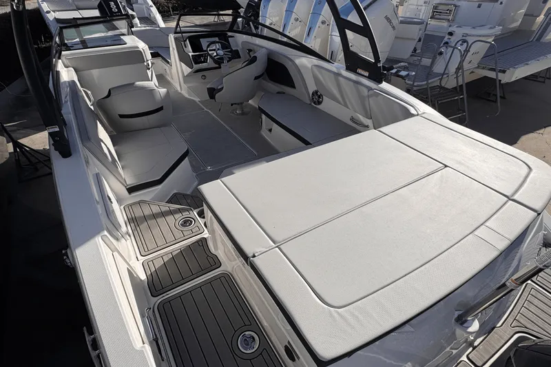 Slide: The Image of Sea Ray SPX 230 Outboard 2025 - 7