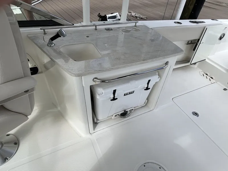 Slide: The Image of Boston Whaler 270 VANTAGE 2016 - 13