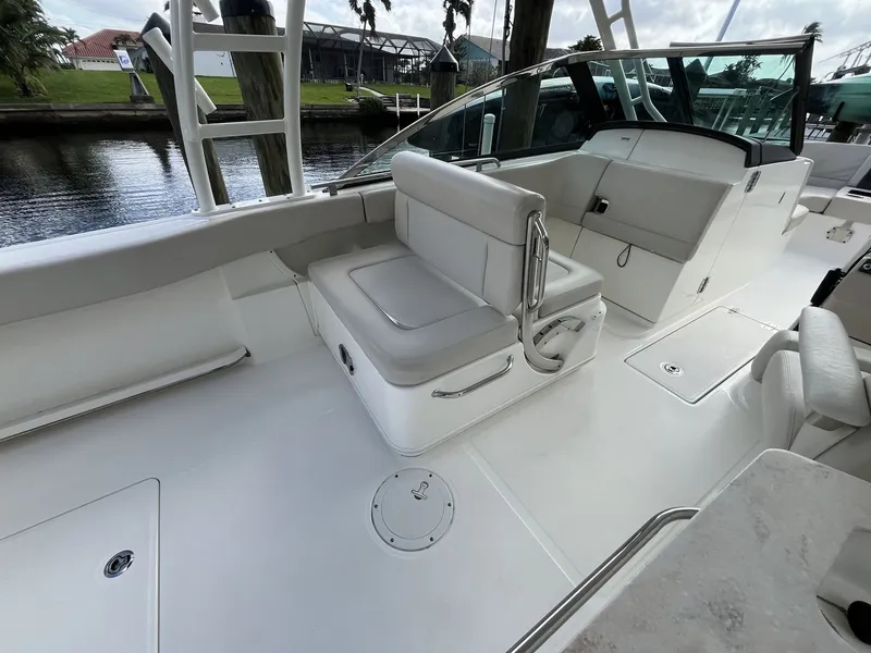Slide: The Image of Boston Whaler 270 VANTAGE 2016 - 19