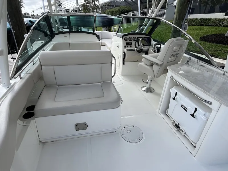 Slide: The Image of Boston Whaler 270 VANTAGE 2016 - 20