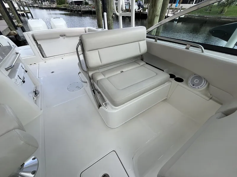 Slide: The Image of Boston Whaler 270 VANTAGE 2016 - 21