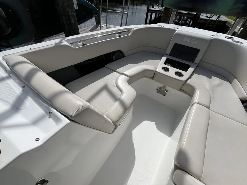 Slide: The Image of Boston Whaler 270 VANTAGE 2016 - 25