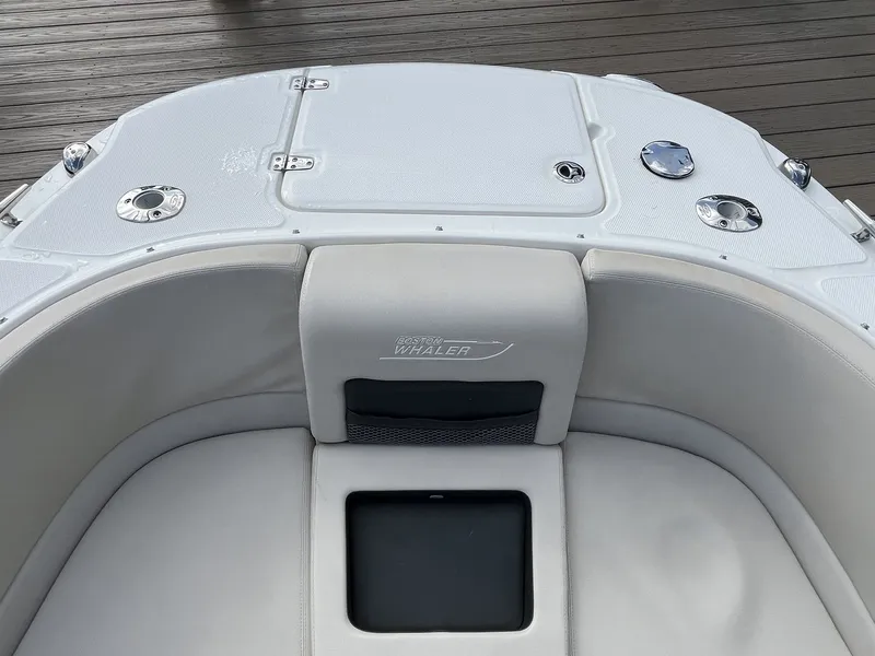 Slide: The Image of Boston Whaler 270 VANTAGE 2016 - 27
