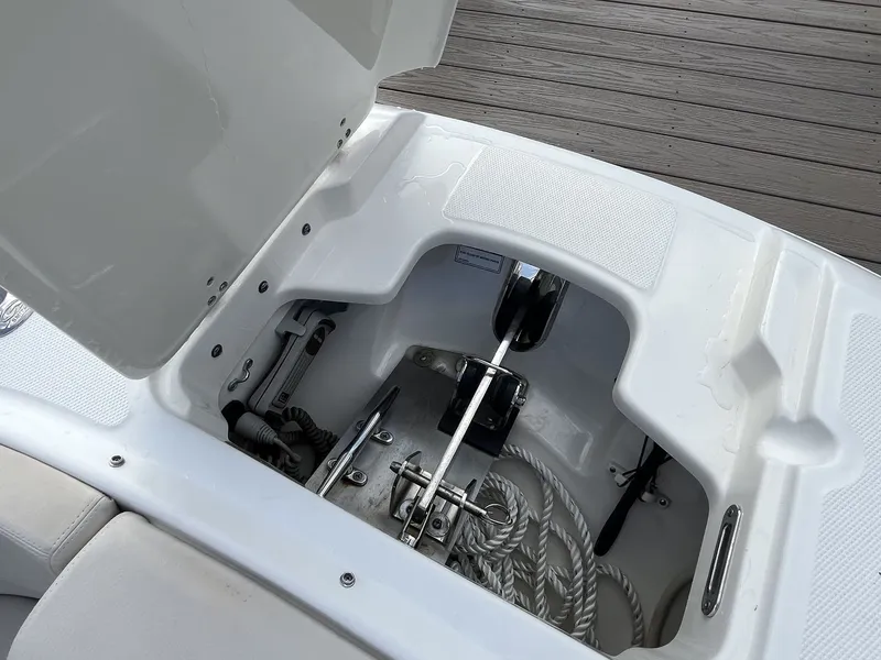 Slide: The Image of Boston Whaler 270 VANTAGE 2016 - 28