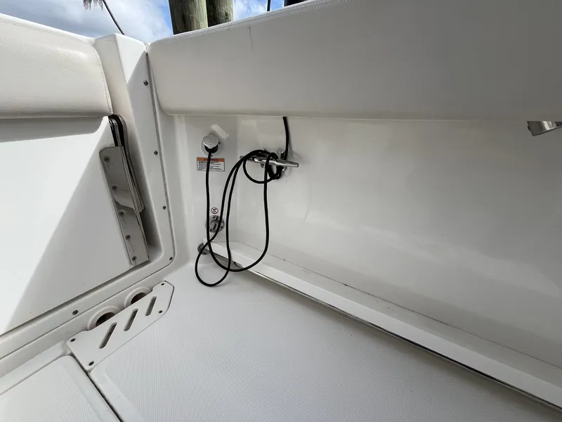 Slide: The Image of Boston Whaler 270 VANTAGE 2016 - 30