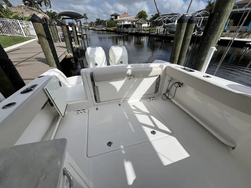 Slide: The Image of Boston Whaler 270 VANTAGE 2016 - 9