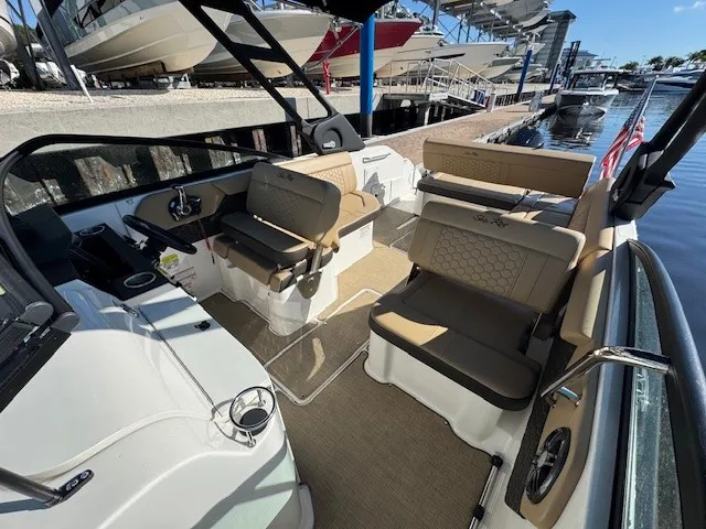 Slide: The Image of Sea Ray 250 SD-OB 2025 - 6