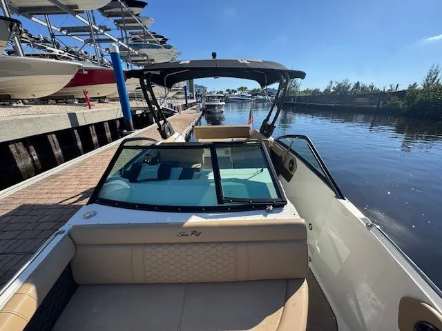 Slide: The Image of Sea Ray 250 SD-OB 2025 - 7