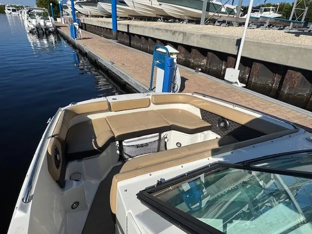 Slide: The Image of Sea Ray 250 SD-OB 2025 - 8