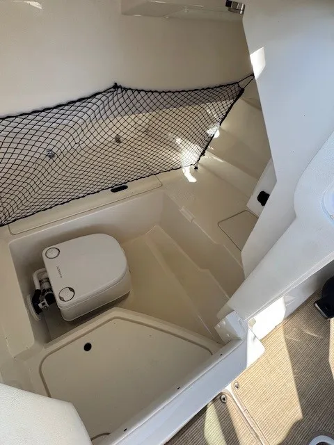 Slide: The Image of Sea Ray 250 SD-OB 2025 - 9