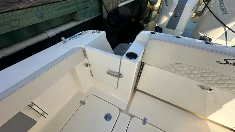 Slide: The Image of Scout 330 LXF 2026 - 10