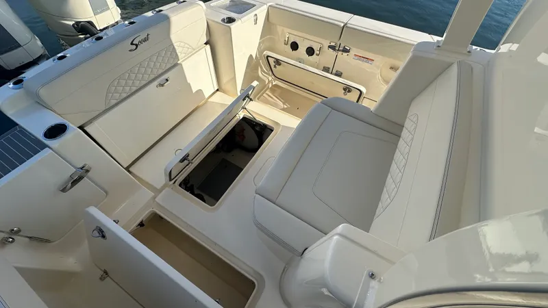 Slide: The Image of Scout 330 LXF 2026 - 16