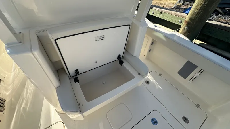 Slide: The Image of Scout 330 LXF 2026 - 18