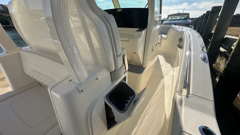 Slide: The Image of Scout 330 LXF 2026 - 22