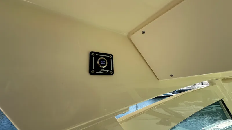 Slide: The Image of Scout 330 LXF 2026 - 29