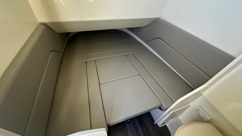 Slide: The Image of Scout 330 LXF 2026 - 33