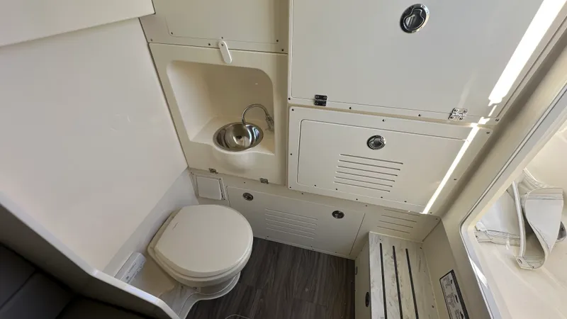 Slide: The Image of Scout 330 LXF 2026 - 34