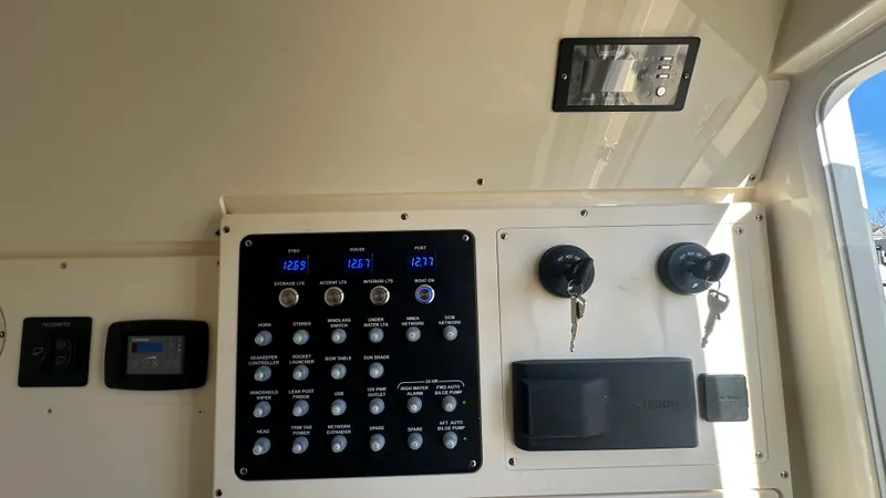 Slide: The Image of Scout 330 LXF 2026 - 35