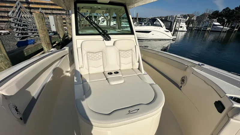 Slide: The Image of Scout 330 LXF 2026 - 40