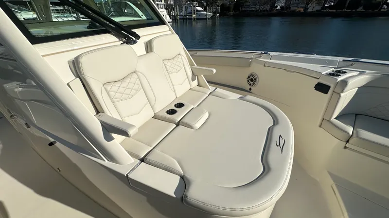 Slide: The Image of Scout 330 LXF 2026 - 41