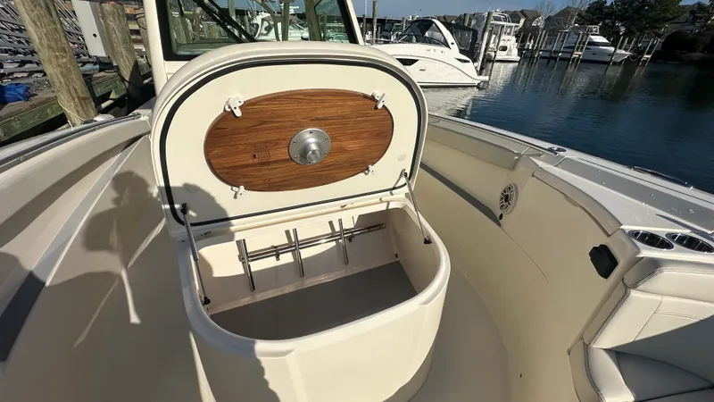 Slide: The Image of Scout 330 LXF 2026 - 42