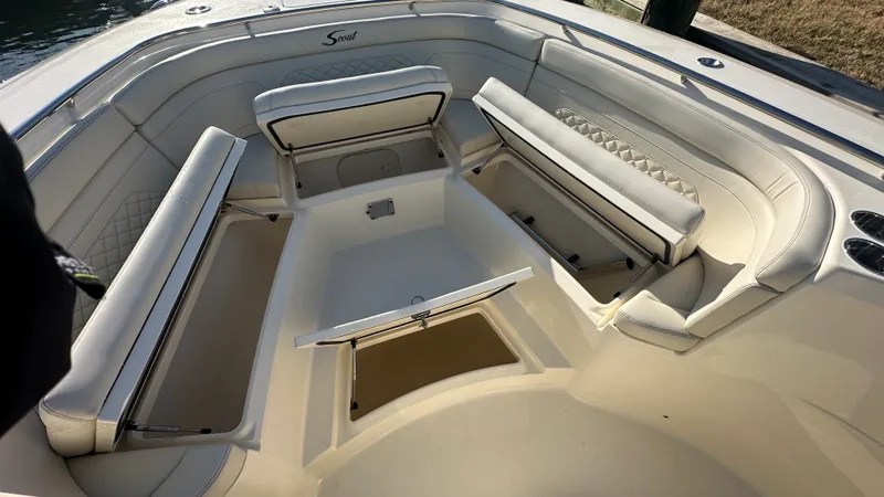 Slide: The Image of Scout 330 LXF 2026 - 43