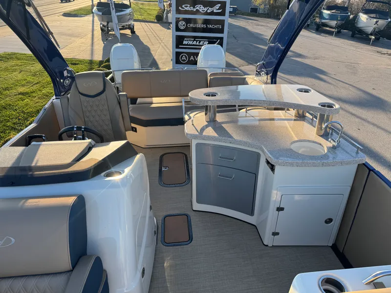 Slide: The Image of Harris Crowne SL 250 2019 - 13