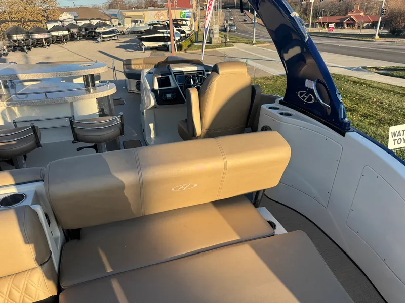 Slide: The Image of Harris Crowne SL 250 2019 - 17