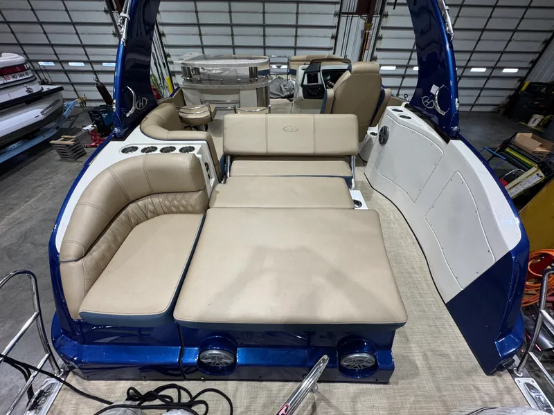 Slide: The Image of Harris Crowne SL 250 2019 - 18