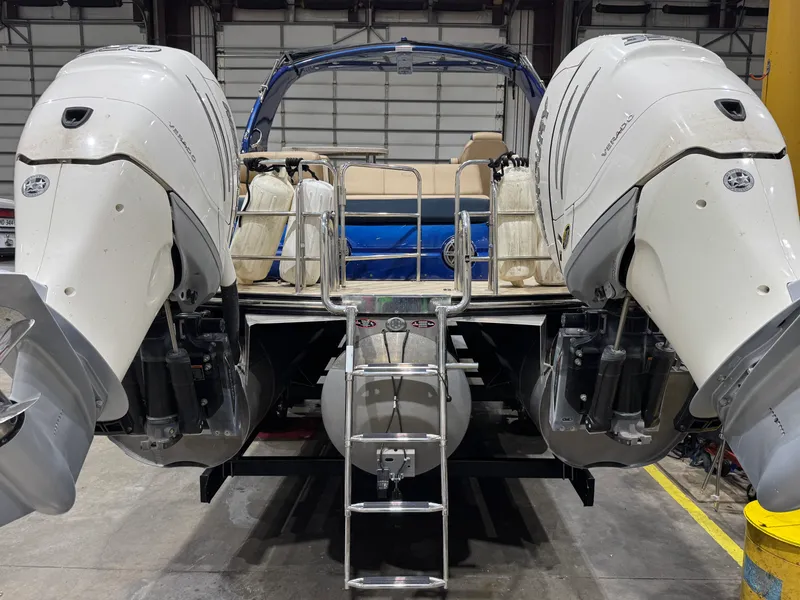 Slide: The Image of Harris Crowne SL 250 2019 - 19