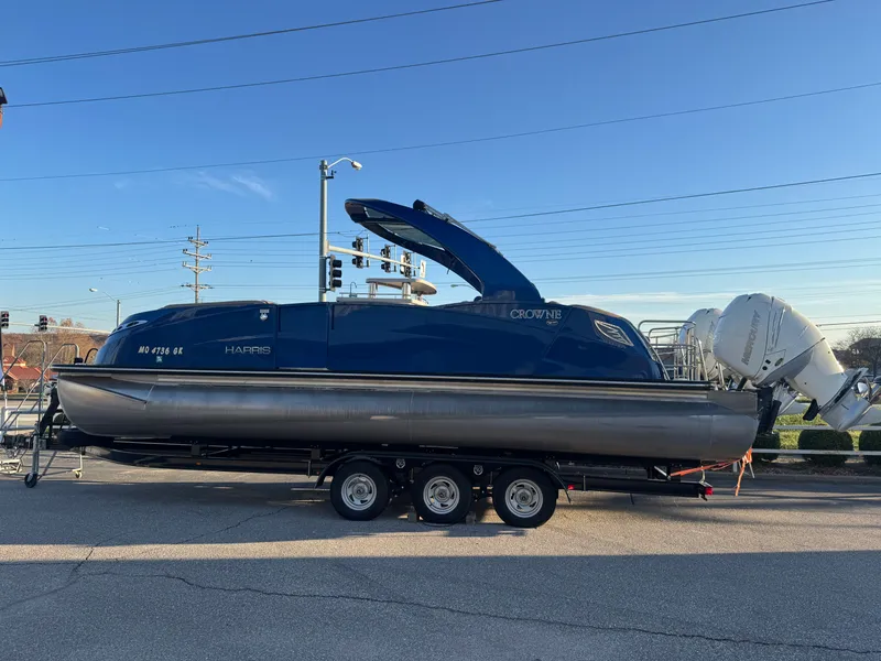 Slide: The Image of Harris Crowne SL 250 2019 - 2