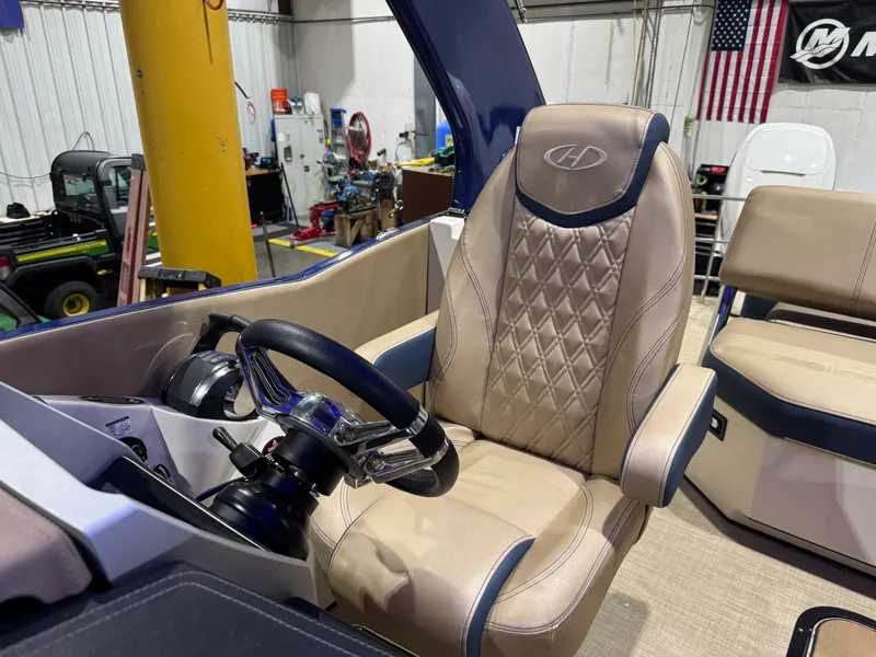 Slide: The Image of Harris Crowne SL 250 2019 - 7