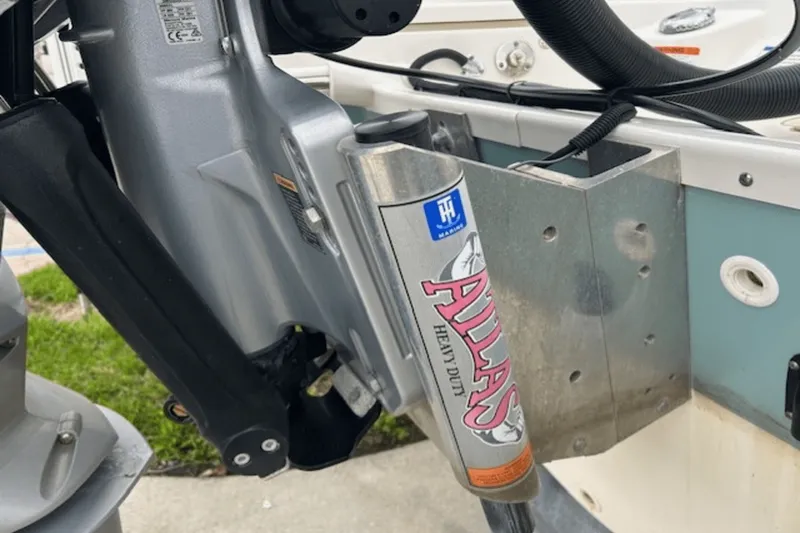 Slide: The Image of Boston Whaler 250 DAUNTLESS 2022 - 5