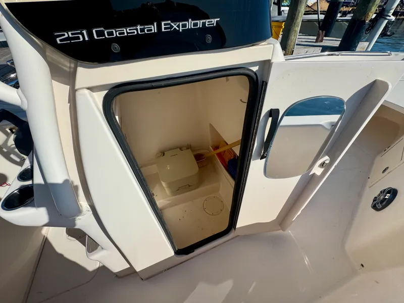 Slide: The Image of Grady-White 251 COASTAL EXPLORER 2021 - 16