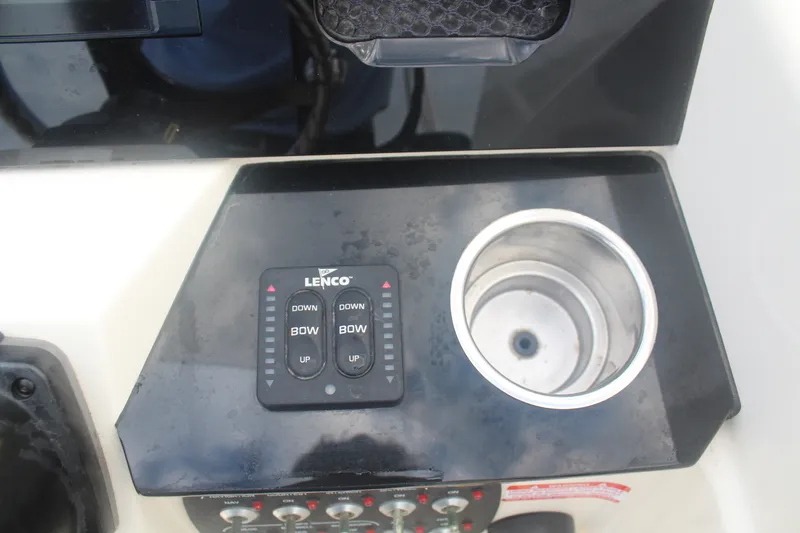 Slide: The Image of Scout 215 Dorado 2020 - 25