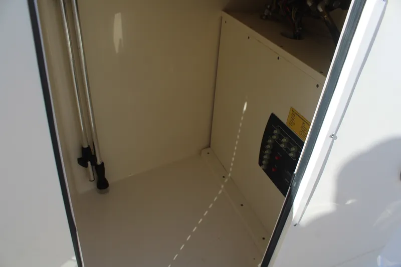 Slide: The Image of Scout 215 Dorado 2020 - 34